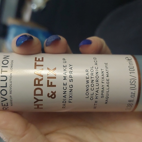 New makeup revolution hydrate & fix spray - Picture 4 of 5